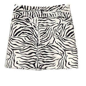 TAIL Golf/Tennis Skort, Size 2, Black & White Leopard Print.